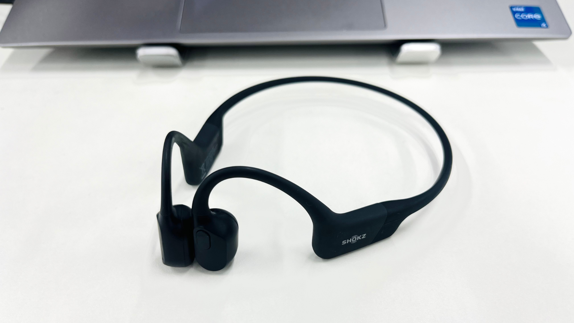 骨伝導イヤホンに危険性はあるのか？音が聴こえる仕組みから紐解いてみた